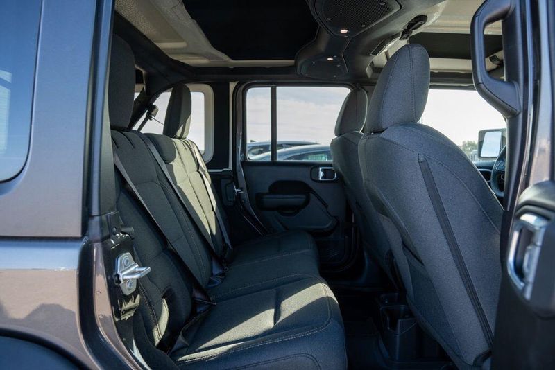 Used 2025 Jeep Wrangler Sport SImage 17