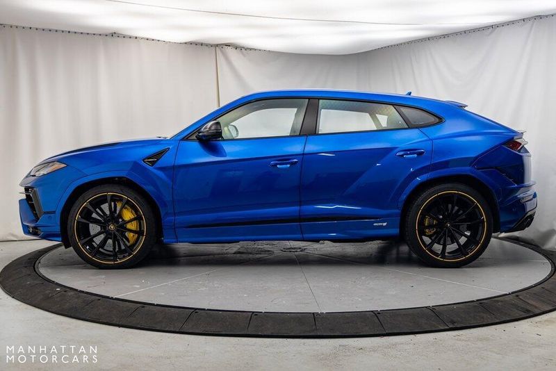 2023 Lamborghini Urus SImage 2