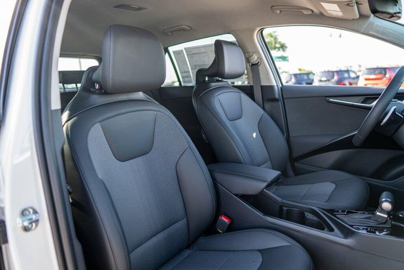 New 2026 Kia Niro LXImage 13
