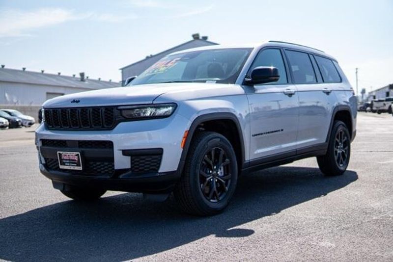 2025 Jeep Grand Cherokee L Altitude XImage 3