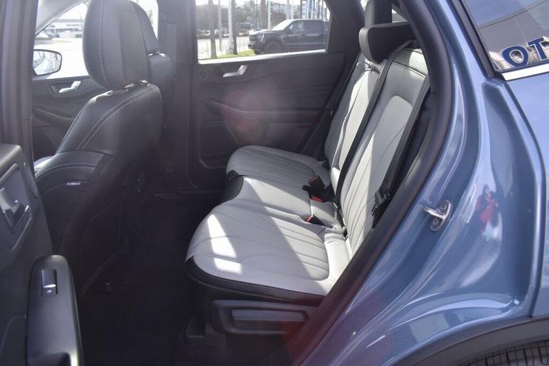 2025 Ford Escape Plug-In Hybrid BaseImage 9