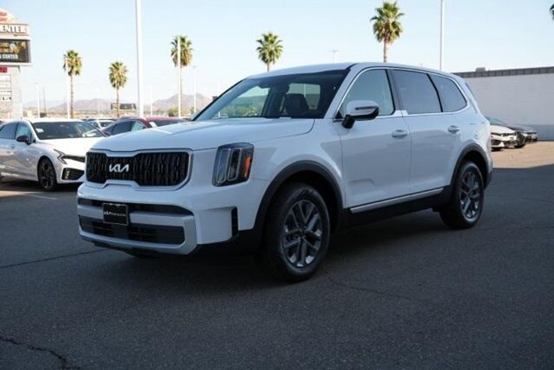 New 2025 Kia Telluride LXImage 3