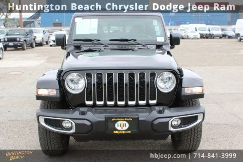 2022 Jeep Gladiator OverlandImage 2
