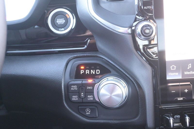 2025 RAM 1500 LaramieImage 25