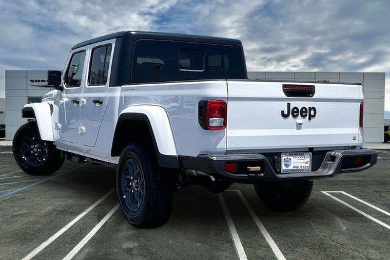 New 2026 Jeep Gladiator 85th Anniversary Edition 4x4Image 2