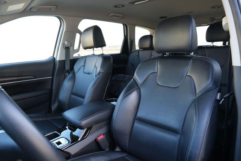 Used 2024 Kia Telluride LXImage 12
