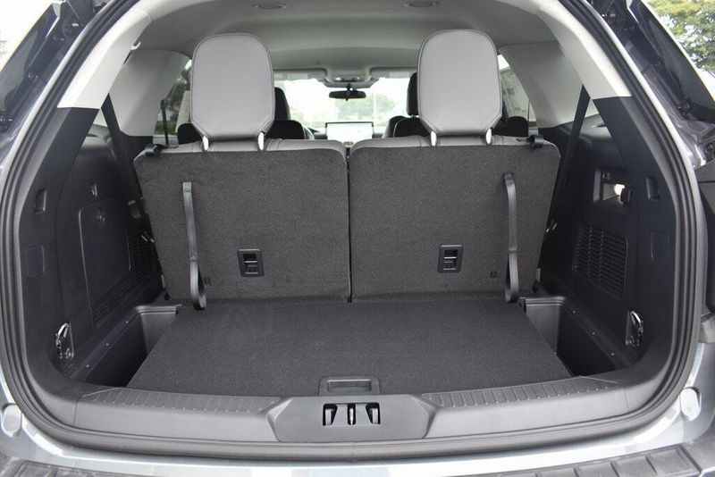 New 2025 Ford Explorer ActiveImage 5