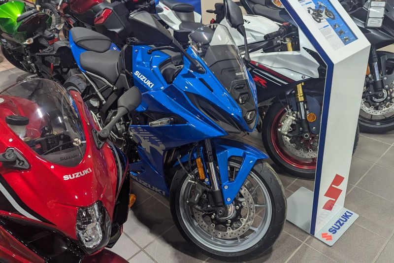 2025 SUZUKI GSXS 8R 