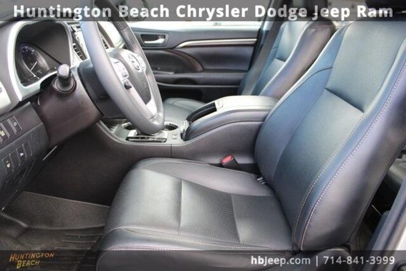 2016 Toyota Highlander LimitedImage 36