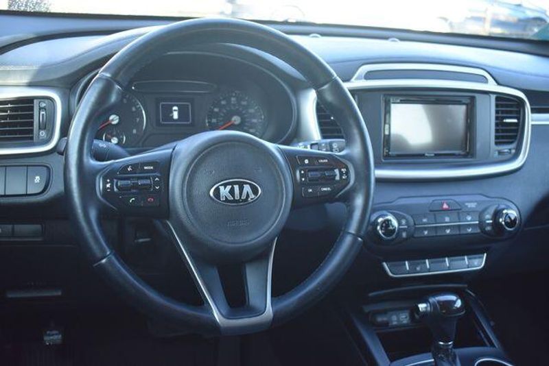 Used 2016 Kia Sorento LXImage 18