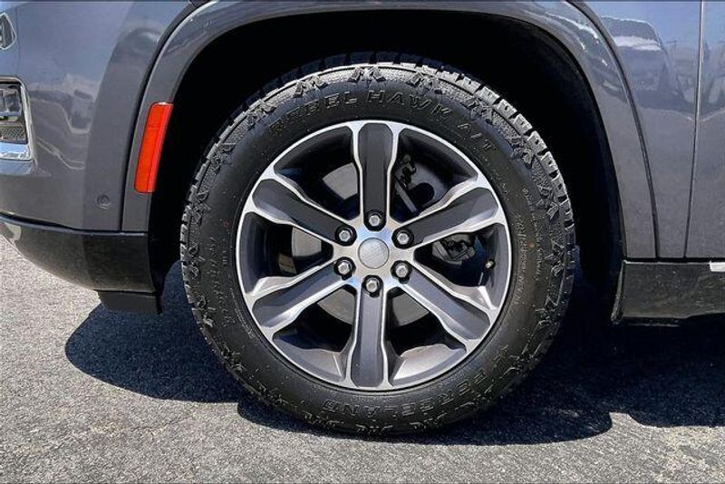2022 Jeep Grand Wagoneer Series IImage 8