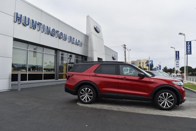 New 2025 Ford Explorer ST-LineImage 3