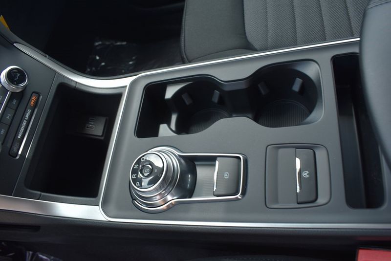 2024 Ford Edge SEImage 17