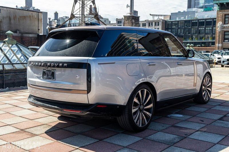 2023 Land Rover Range Rover SVImage 5