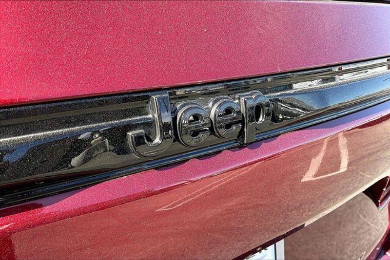 New 2026 Jeep Grand Cherokee Limited 4x2Image 13