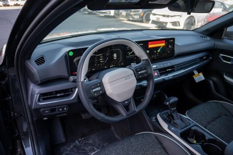 New 2025 Kia K4 GT-LineImage 12