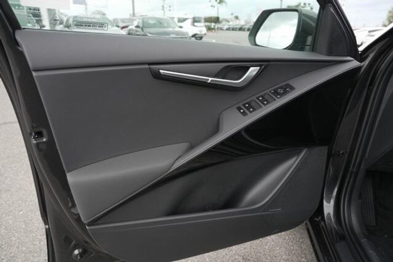 New 2026 Kia Niro EXImage 10