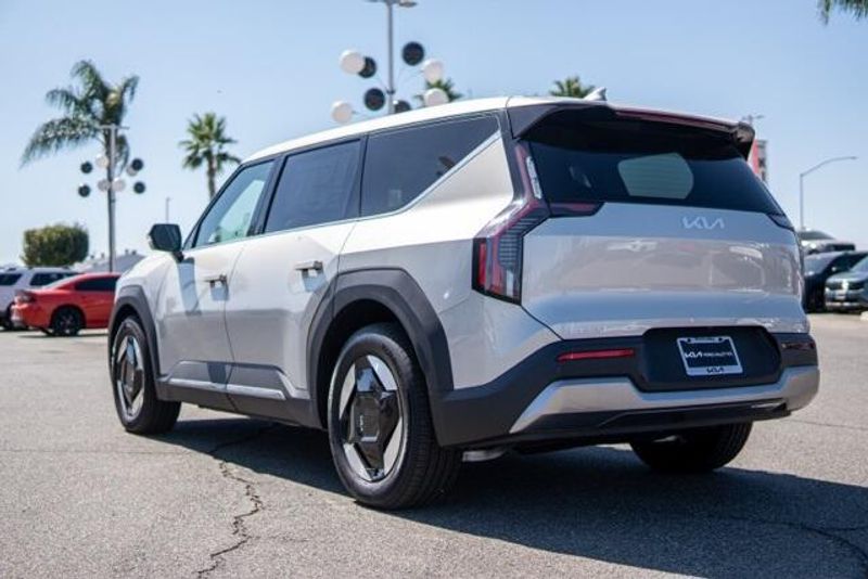 New 2026 Kia EV9 Light Long RangeImage 5