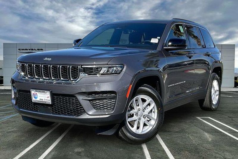 New 2026 Jeep Grand Cherokee Laredo X 4x4Image 1