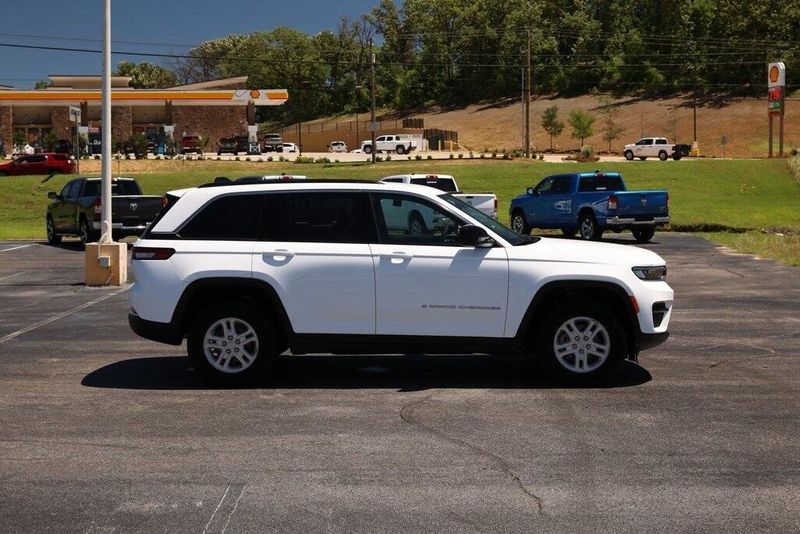 2024 Jeep Grand Cherokee LaredoImage 12
