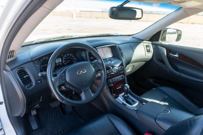 Used 2017 INFINITI QX50 BaseImage 9