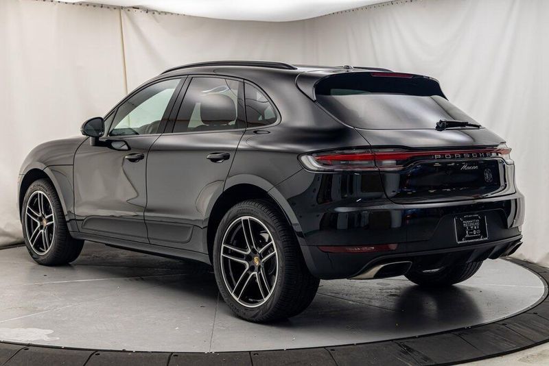 2021 Porsche Macan BaseImage 3