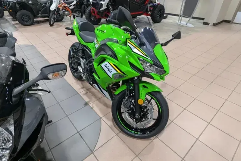 2025 KAWASAKI NINJA 650 KRT EDITION ABS LIME GREEN AND EBONY AND PEARL BLIZZARD WHITE 