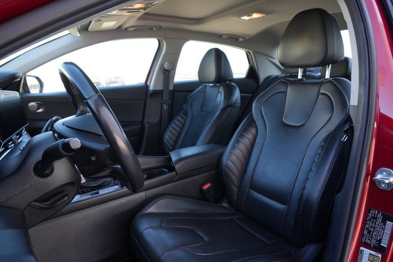 Used 2024 Hyundai Elantra LimitedImage 12