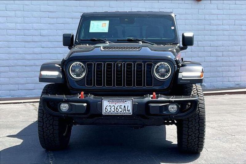 Used 2024 Jeep Gladiator MojaveImage 2