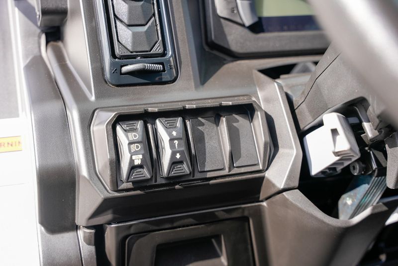 NEW 2026 CAN-AM DEFENDER MAX LIMITED CAB HD11 Image 17