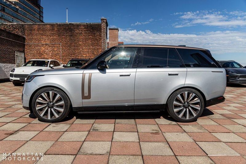 2023 Land Rover Range Rover SVImage 2