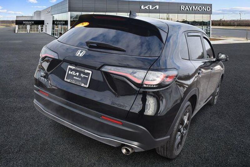 Used 2025 Honda HR-V SportImage 3