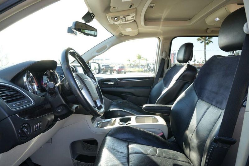 Used 2012 Chrysler Town & Country LimitedImage 11