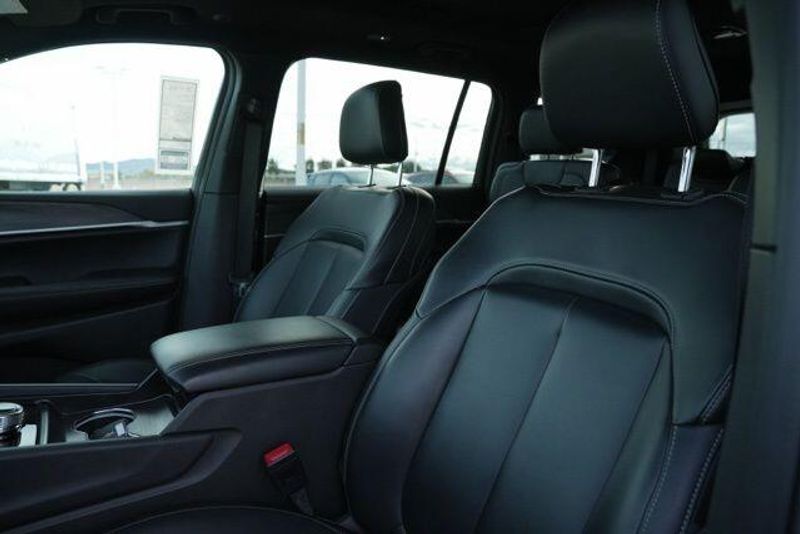 Used 2025 Jeep Grand Cherokee L LimitedImage 12