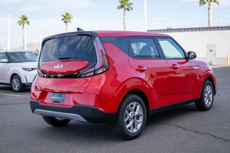 2025 Kia Soul LXImage 6