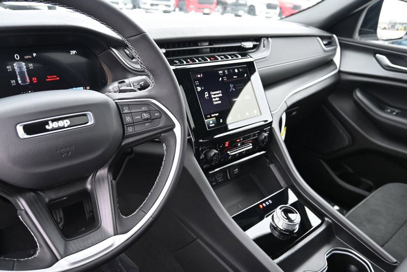 2025 Jeep Grand Cherokee Altitude XImage 30
