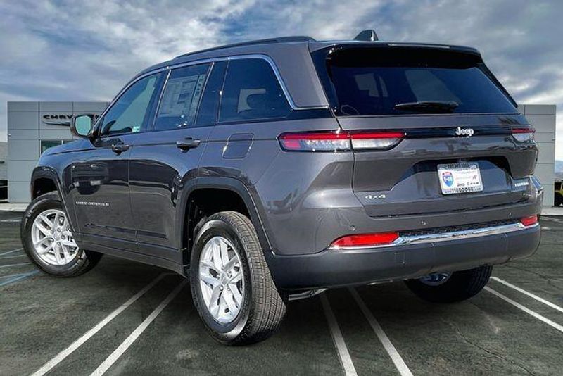 New 2026 Jeep Grand Cherokee Laredo X 4x4Image 2