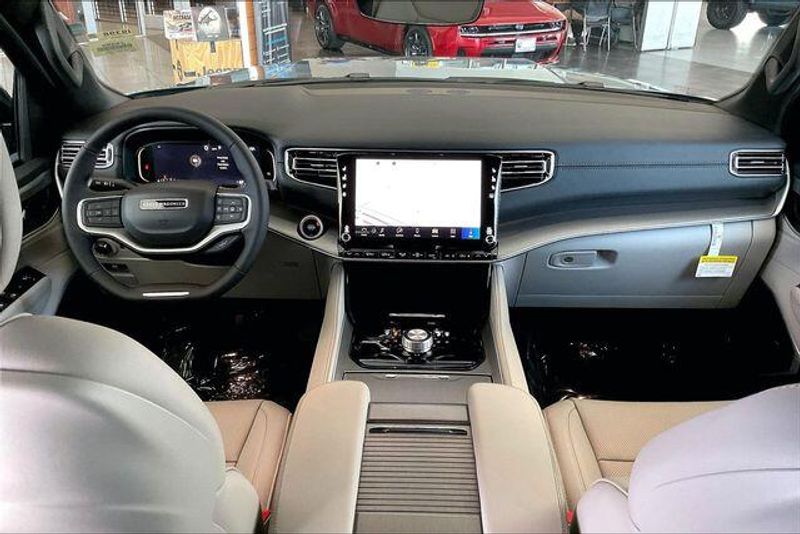 2026 Jeep Grand Wagoneer L 4x4Image 3