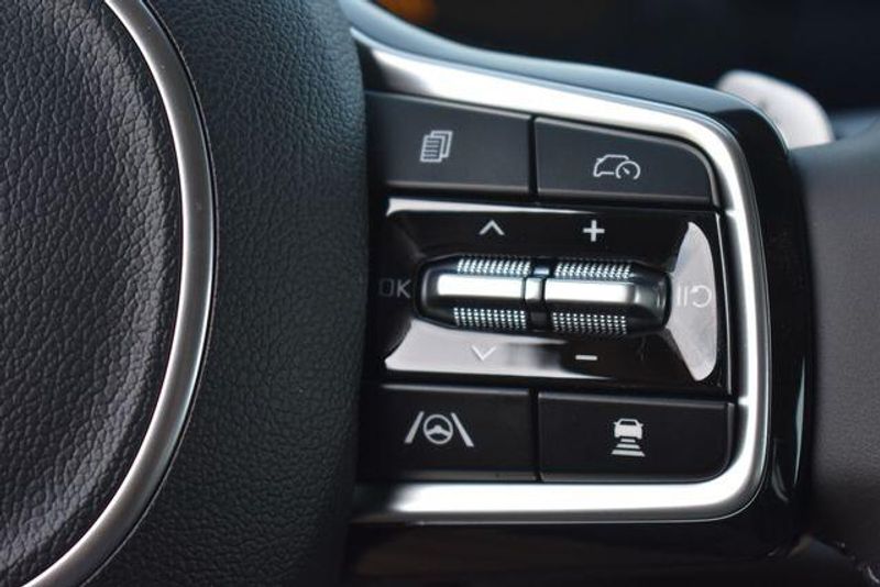 New 2026 Kia Carnival Hybrid EXImage 30