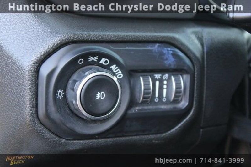 2022 Jeep Wrangler Unlimited SaharaImage 12