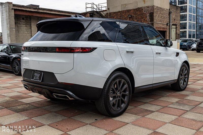 2024 Land Rover Range Rover Sport SEImage 5