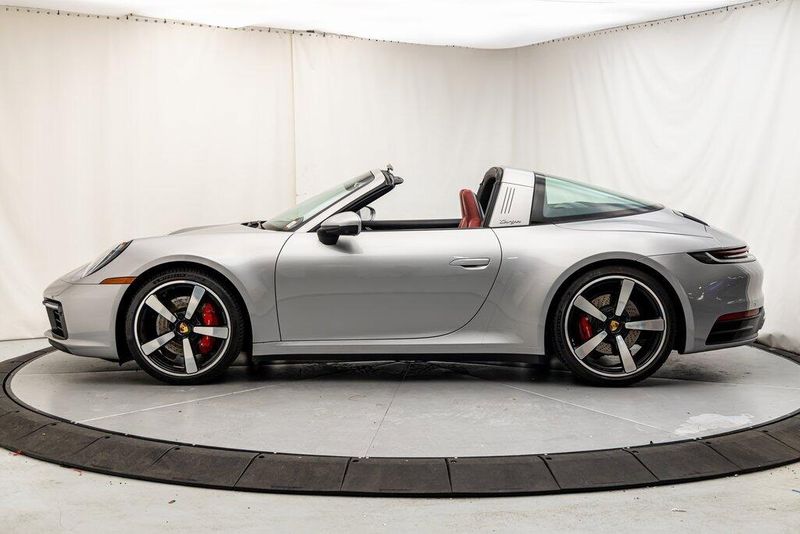 2021 Porsche 911 Targa 4SImage 2