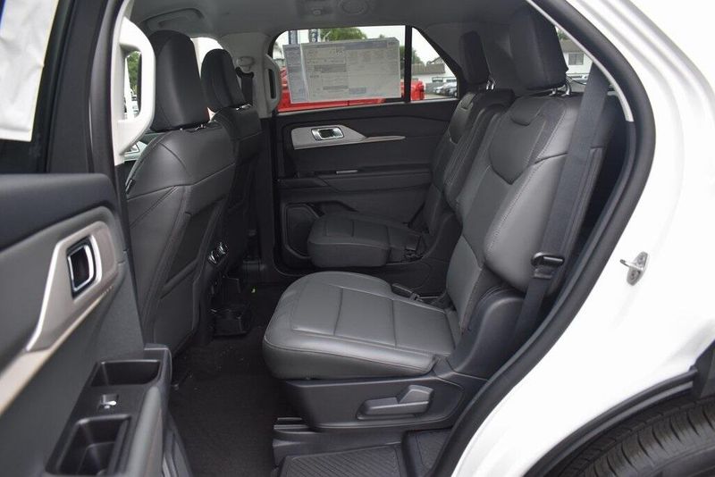 New 2025 Ford Explorer ActiveImage 10