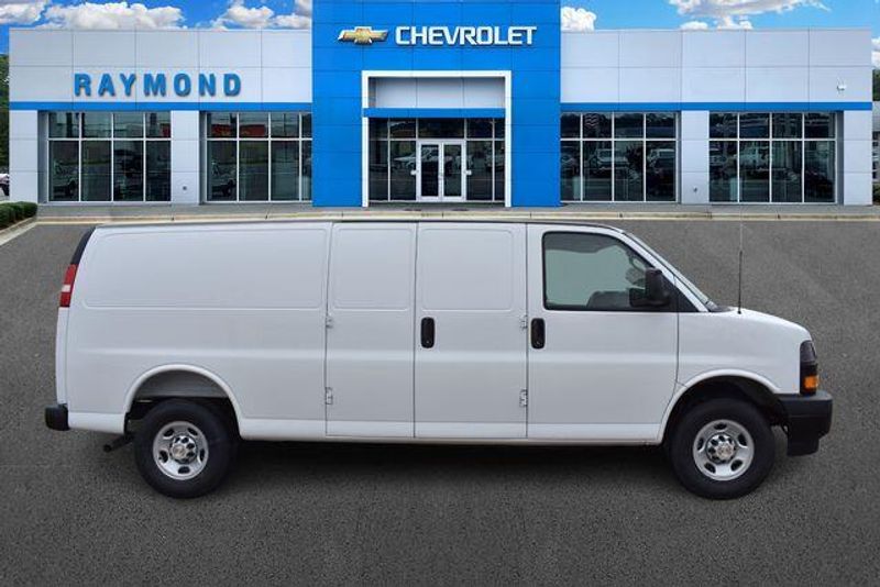New 2025 Chevrolet Express 2500 Work VanImage 2