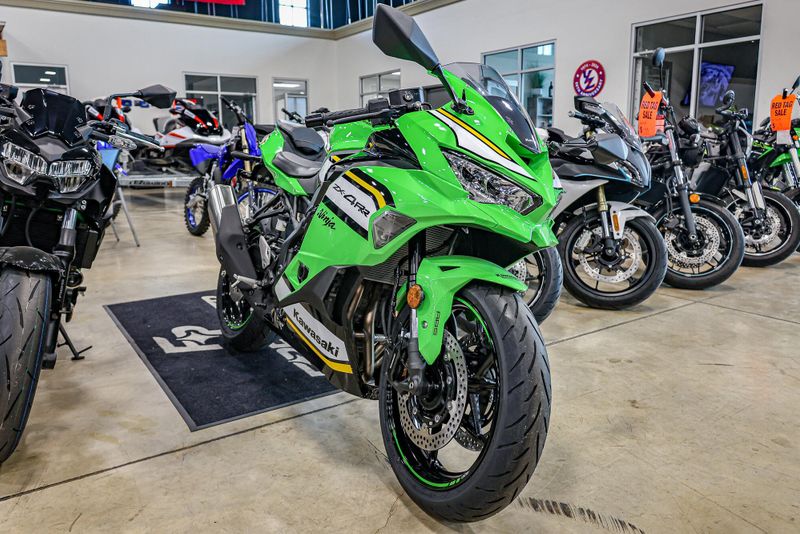 2025 KAWASAKI NINJA ZX4RR ABS KRT EDITION ABS LIME GREEN AND EBONY AND PEARL BLIZZARD WHITE 