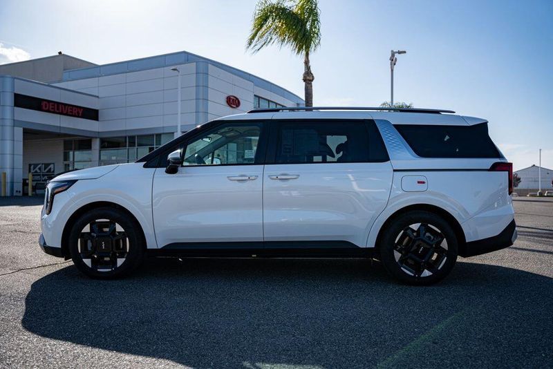 New 2026 Kia Carnival EXImage 4