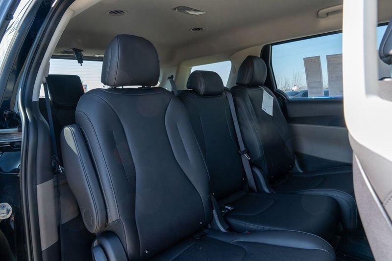 New 2026 Kia Carnival Hybrid EXImage 18