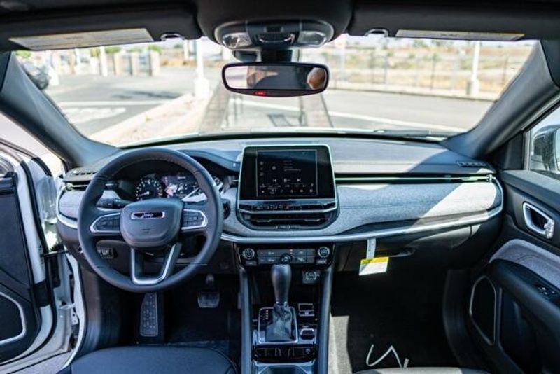 New 2025 Jeep Compass LatitudeImage 14