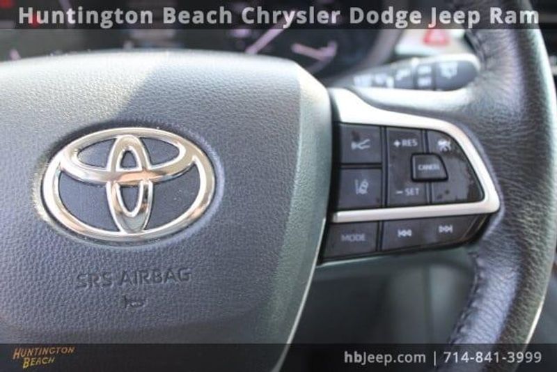 2021 Toyota Sienna XLEImage 22