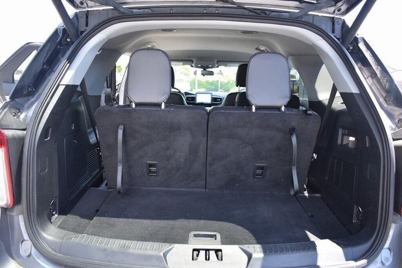 Used 2022 Ford Explorer XLTImage 6